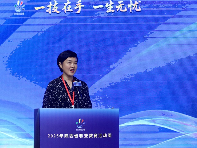 校长魏萍代表全省中职学校发言 - 副本.jpg
