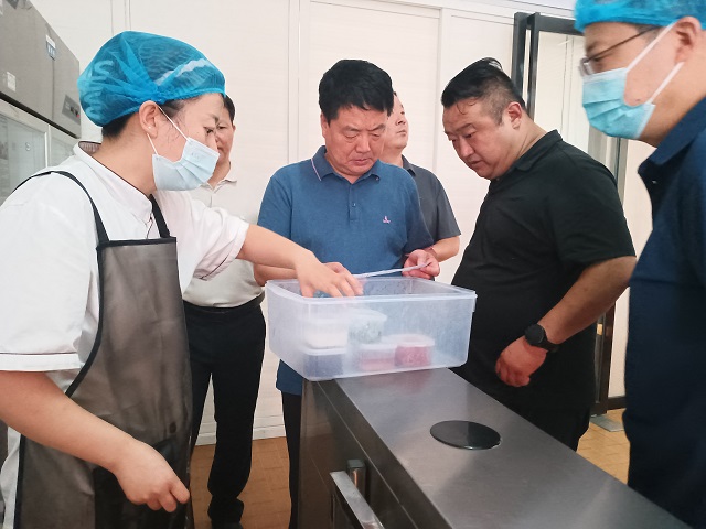 校长助理杨永宏带领安委会成员开展国庆节前安全检查 - 副本.jpg