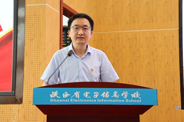 优秀共产党员许睿发言.jpg