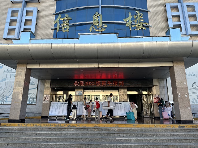 新生和家长查看分班信息.jpg