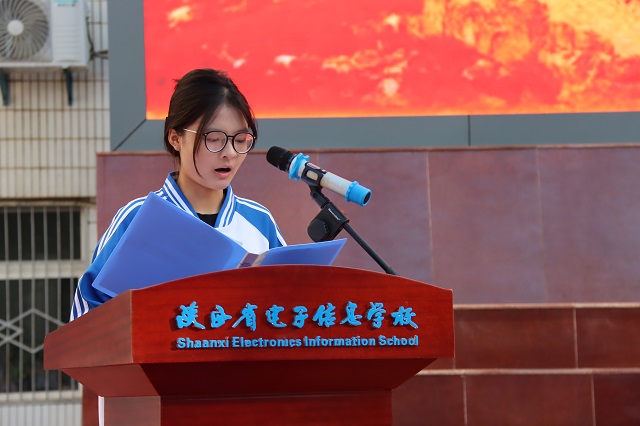 计网2331班刘玉静代表老生发言.jpg