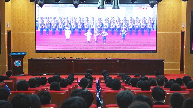 我校学生观看纪念中国人民抗日战争暨世界反法西斯战争胜利80周年大会直播回放.jpg