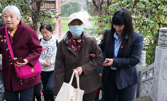 1761726801877751.png 年轻党员与入党积极分子照顾服务离退休教职工.png