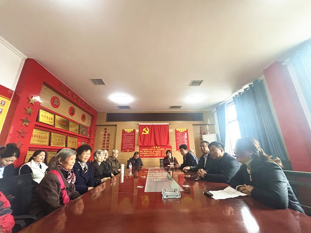 1761726953331702.jpg 图为座谈会现场.jpg