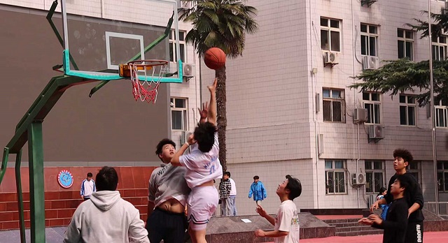 1763693192816252.jpg 图为篮球赛现场 - 副本.jpg