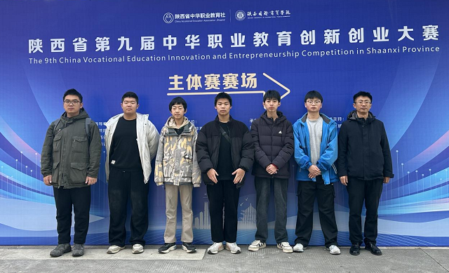 1764311849994757.png 我校“匠心筑肢:假肢的定制设计与数控精雕” 项目主体赛三等奖指导老师与选手合影 - 副本.png