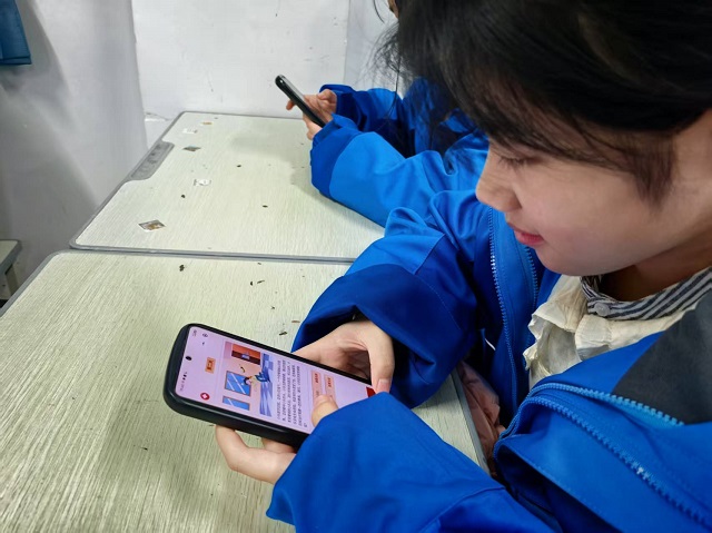 1764818622926052.jpg 我校组织学生开展宪法知识线上专题学习.jpg