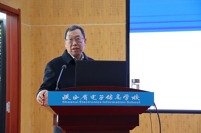 1765347903350529.jpg 省教育科学研究院副院长惠均芳作专题报告.JPG