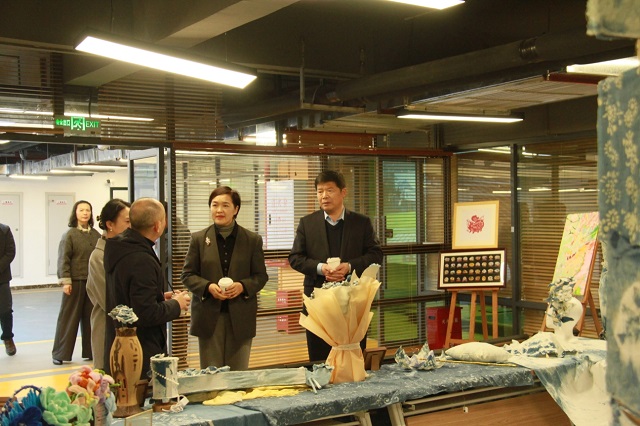 1765499594151697.jpg 我校领导一行参观重庆市万州职业教育中心.jpg