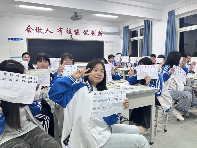 我校多种活动助力学子建立清晰自我认知 - 副本.jpg