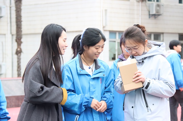 成长营开展特色主题活动 (2).jpg