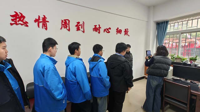 图为报名现场 - 副本.jpg