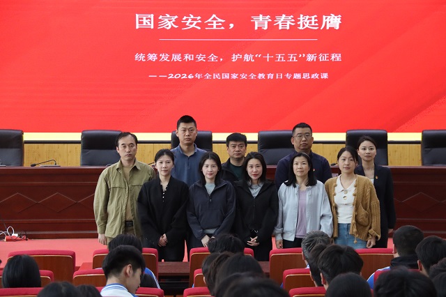 第五党支部党员联合为学生讲《国家安全 青春挺膺》专题党课 - 副本.jpg