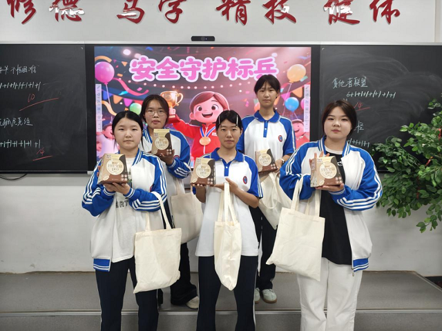 我校知行营学生活动 - 副本 (2).png