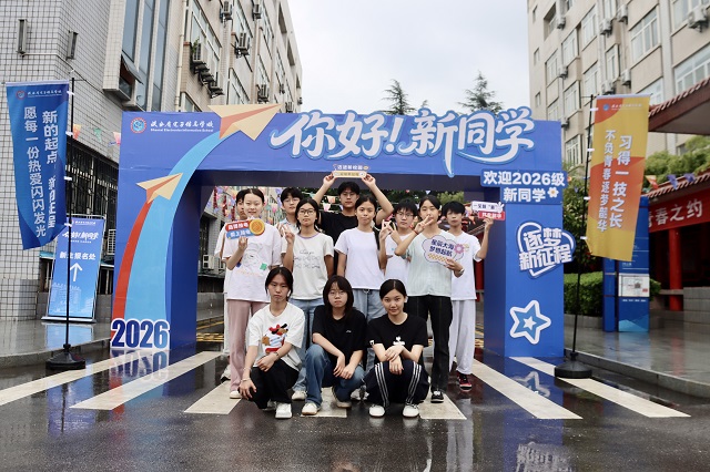 1787039204190760.jpg 我校2026级部分新生合影留念 - 副本.jpg
