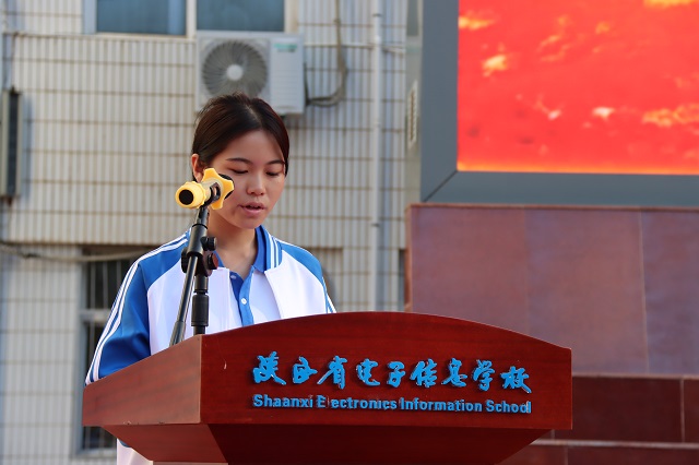 1788160661948911.jpg 数媒26651班丁梓轩代表新生发言.jpg