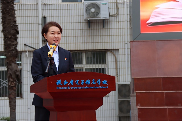 1789111572369333.jpg 校长魏萍向全体教职工送上节日祝福.jpg